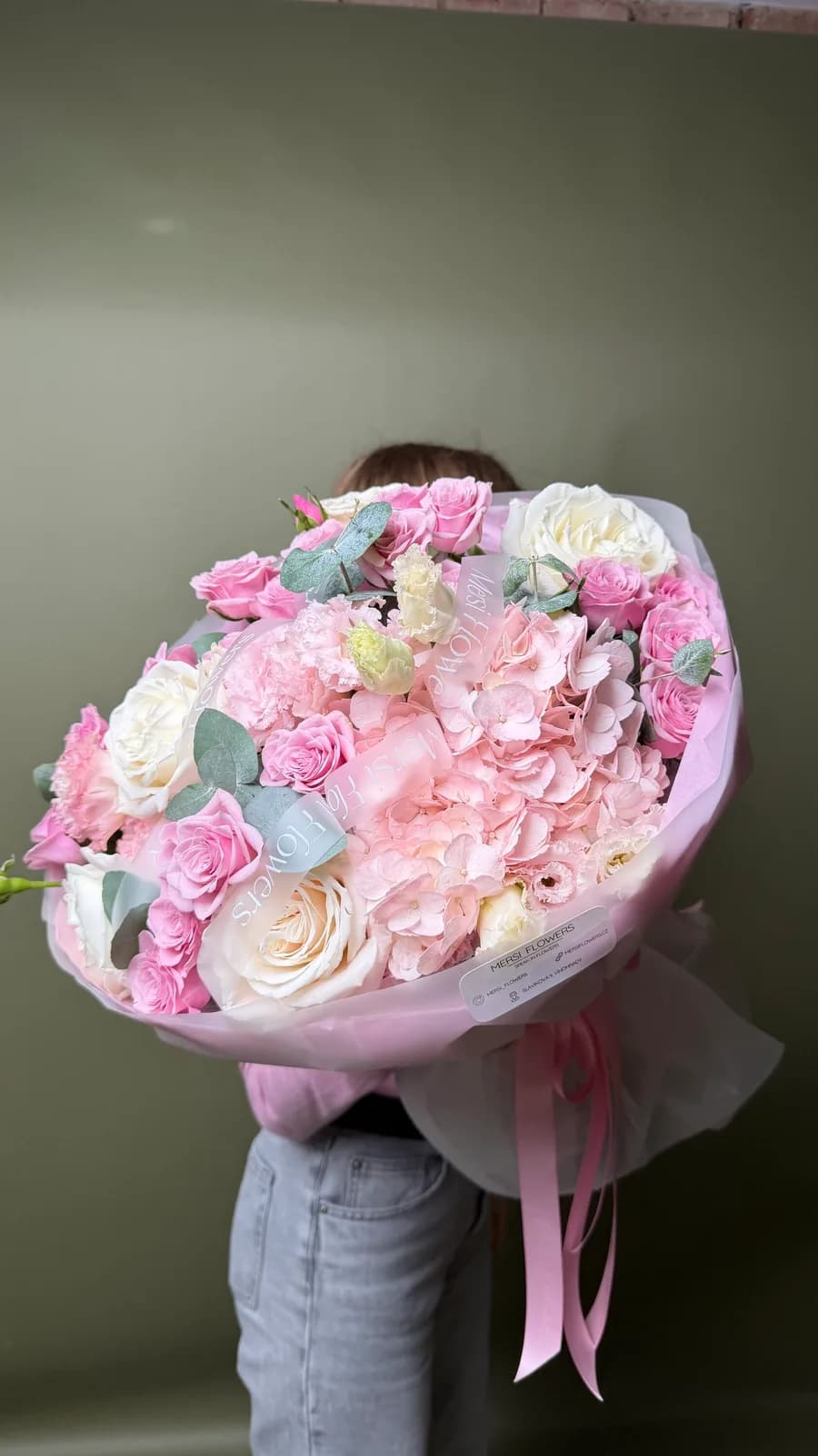 Silent Caress bouquet of roses, hydrangea and lisianthus in soft light tones